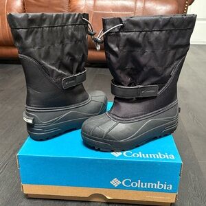 Columbia Powderbug Plus II Youth Black Snow Boots (200g insulation)